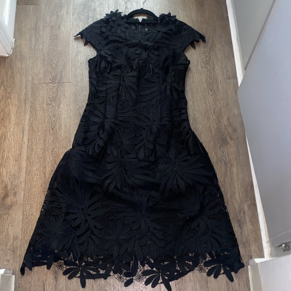 - ❤️❤️Such a fun black lace dress Rickie freeman by Teri Jon🥰🥰dress❤️❤️